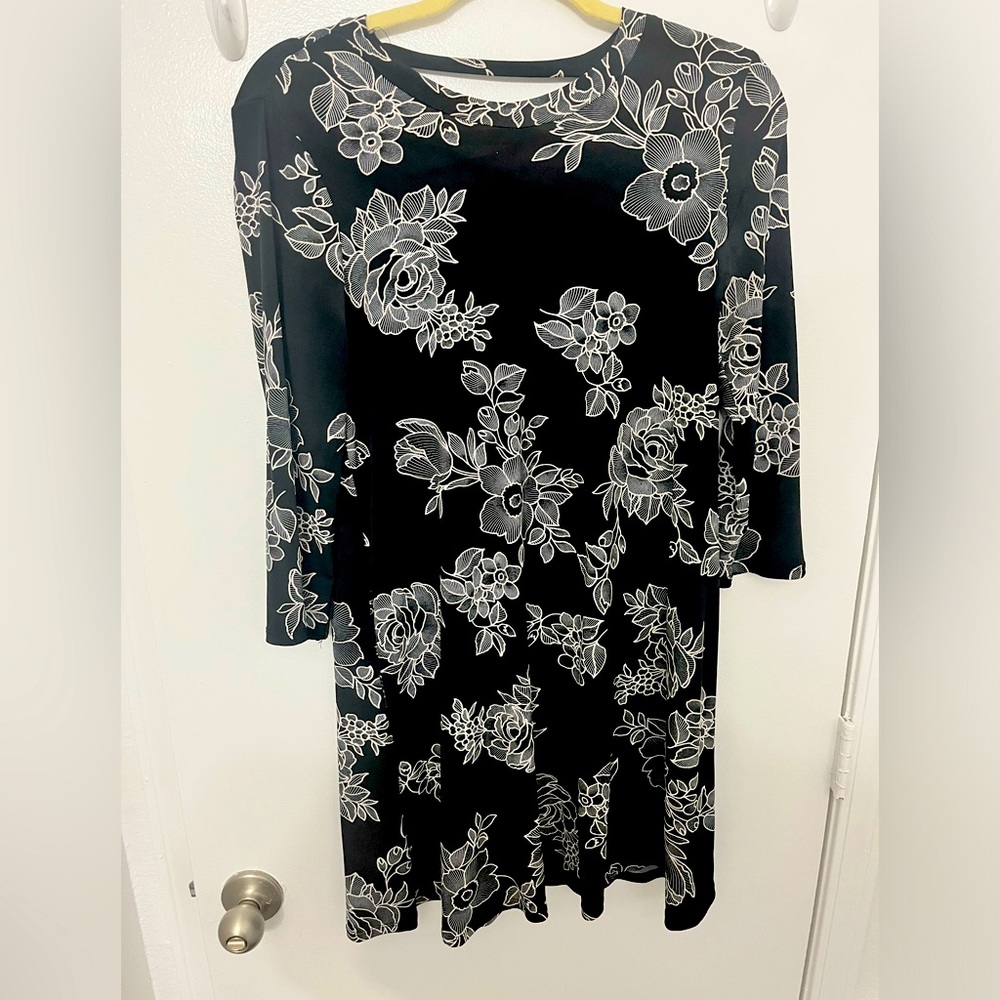 Black and white dress from the brand by&by.